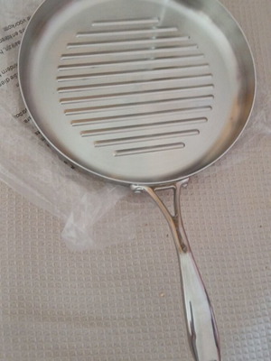 Tupperware frying pan new, made of steel