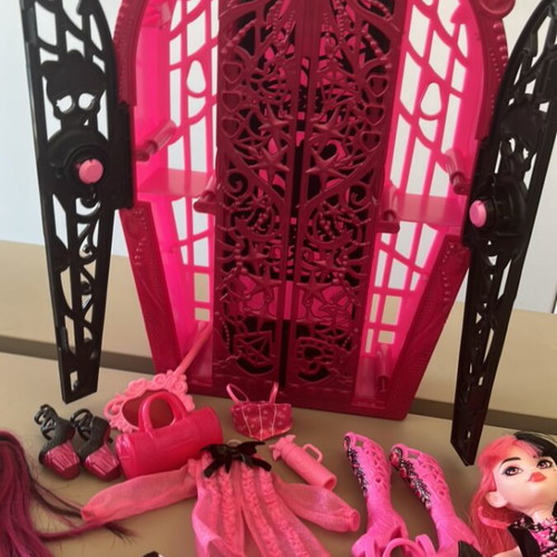 Mattel Monster High Skulltimate Secrets Draculaura doll