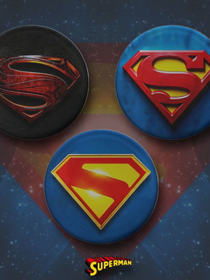 Superman pins set of 3 new, 3.2 cm diameter