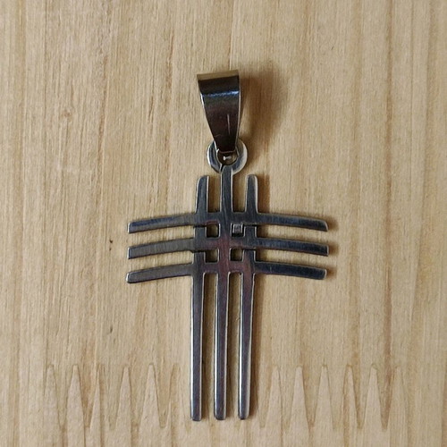 Pendant crosses like new, set of 4, gold and silver colors