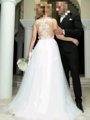 Wedding dress like new white with case and petticoat