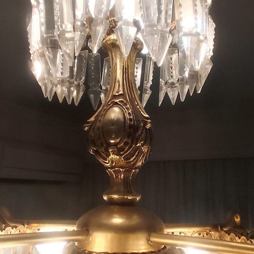 Crystal chandelier used with 10 bulbs