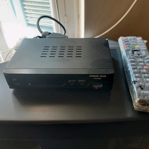 Hitachi color TV used 30 inches with signal decoder