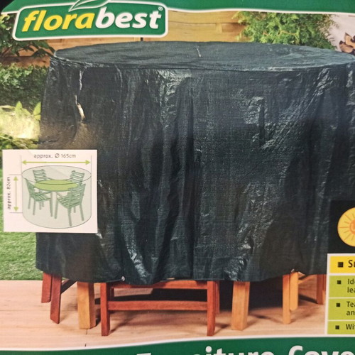 Round green table cover 82 x 165 cm like new