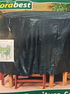 Round green table cover 82 x 165 cm like new