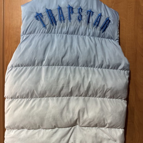 Trapstar Puffer Vest Large like new, blue white gradient