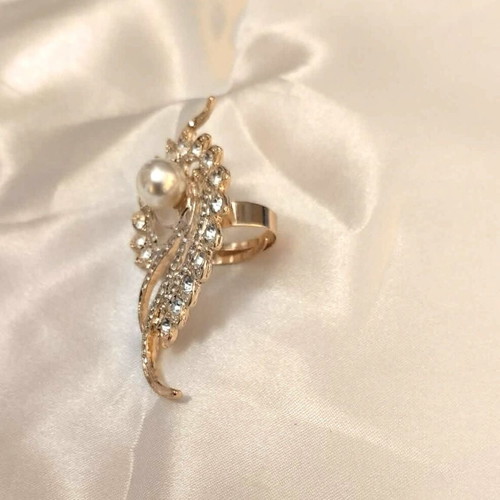 Impressive flower ring with sparkling strass new, gold color