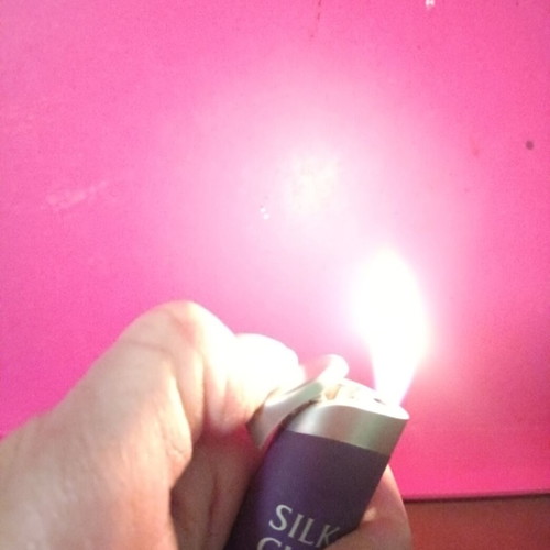Silk Cut lighter collectible like new, purple