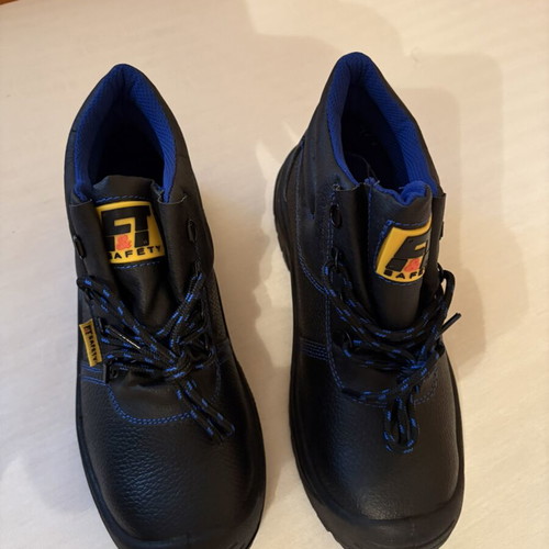 Men's Work Boots like new, size 41, black