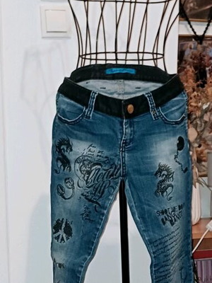 Τζιν designer-style με prints, σαν καινούργιο, μέγεθος S/M, μπλε