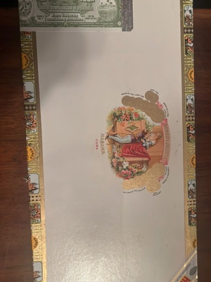 Romeo and Juliet cigar box used, empty with wooden leaf