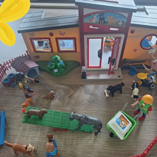 Playmobil Farm Animal Lodge 50th Anniversary Set like new