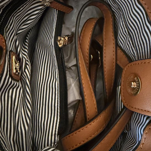 Carpisa leather handbag camel new with adjustable strap