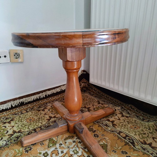 Coffee table used with solid wood and glass top