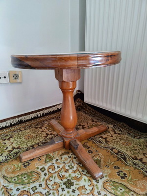 Coffee table used with solid wood and glass top