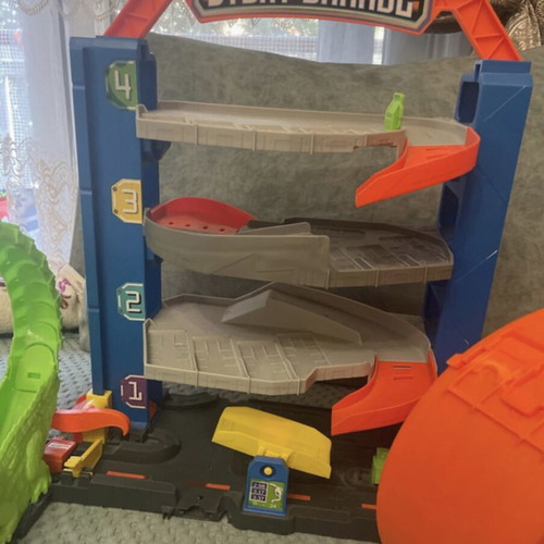 Hot Wheels set like new