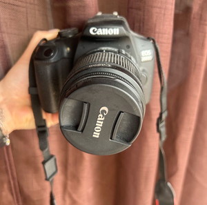 Φωτογραφική μηχανή Canon EOS 2000D