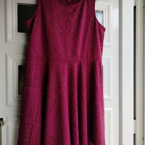 Lace dress magenta like new, size XL-XXL, xhilaration
