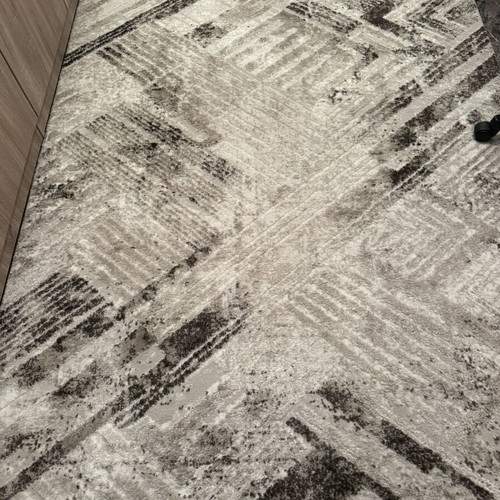 Carpet 160x230 like new, beige dominant color