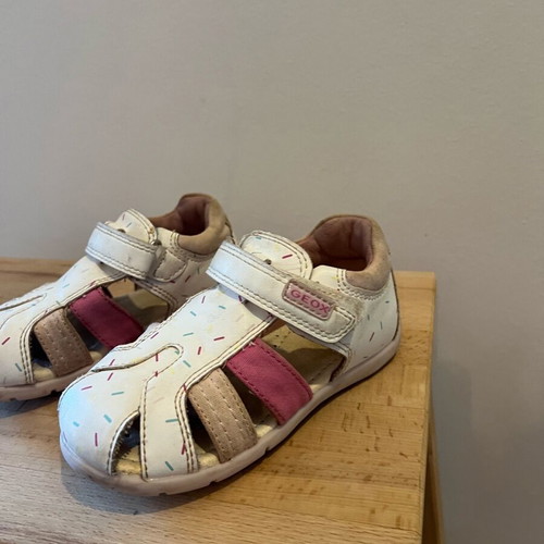 Geox sandals used for girl size 25 white