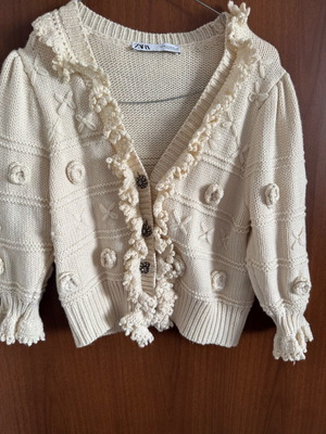 Knitted Zara cardigan like new with details and buttons