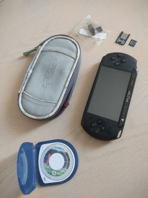 PSP Street console full set with Pro Evolution Soccer game