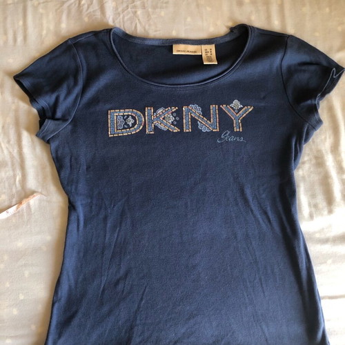 Тениска DKNY синя medium като нова с релефно лого