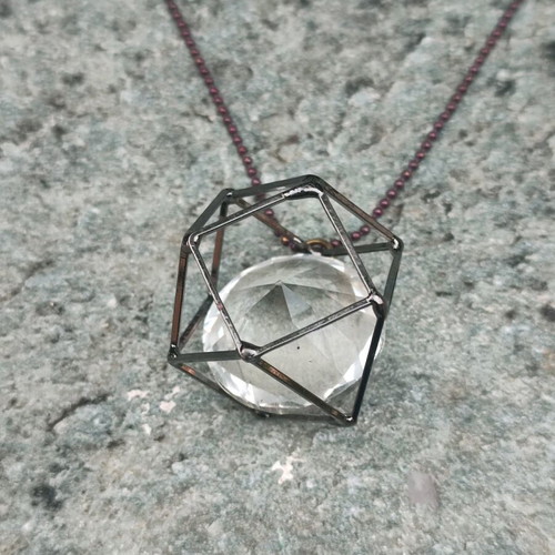 Necklace with thin chain and geometric crystal motif new
