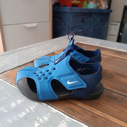 Nike baby boy summer sandals blue size 25 like new