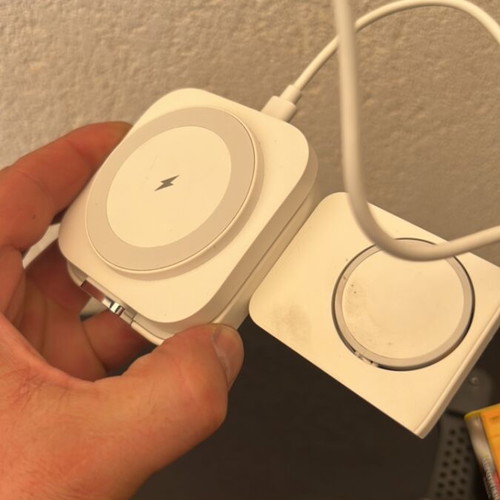 Wireless charger 3-in-1 like new for iPhone Apple Watch and AirPods