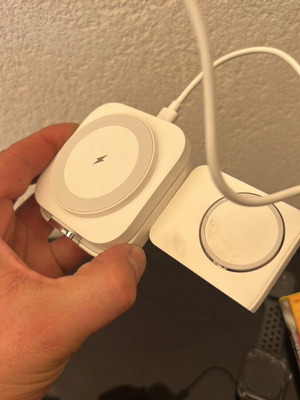 Wireless charger 3-in-1 like new for iPhone Apple Watch and AirPods