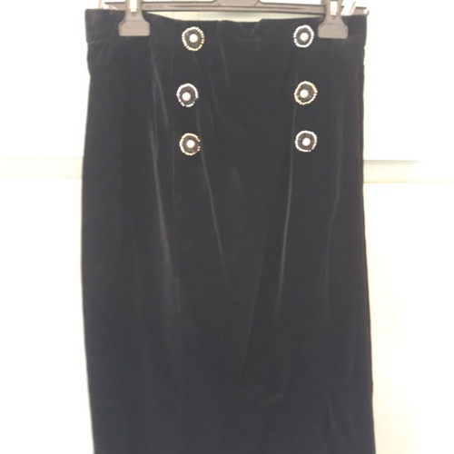 Women's skirt size 42 like new, made of viscose