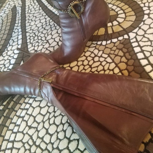 Dodici boots like new, brown with chain and leather interior