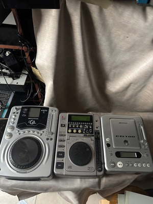 Professional DJ CD Players refurbished, pack of 3 JB Systems & X-Trone