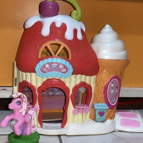 My Little Pony Ponyville Ice Cream Shop used