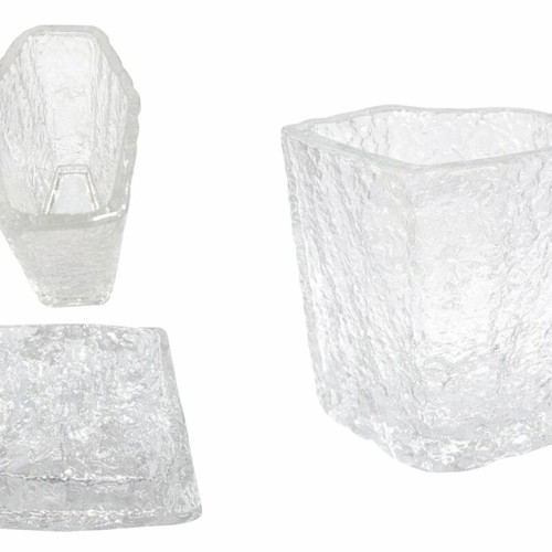Bohemian crystal vase like new with embossed ice frost texture
