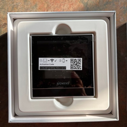 Siemens RDS110 Smart Thermostat new in packaging