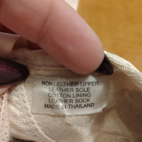 Bloch ballet pointe shoes used, size 6, with wear and missing one ribbon