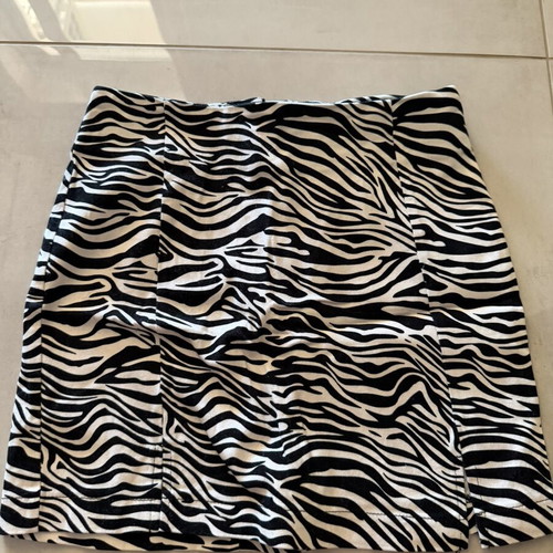 Zebra print skirt XS, black and white