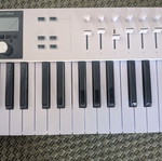 Arturia Midi Keyboard KeyLab Essential 61 keys white like new