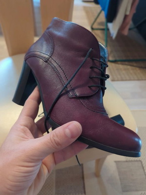 Davos Gomma leather ankle boots size 37 like new, red