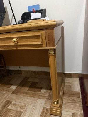 Classic large desk