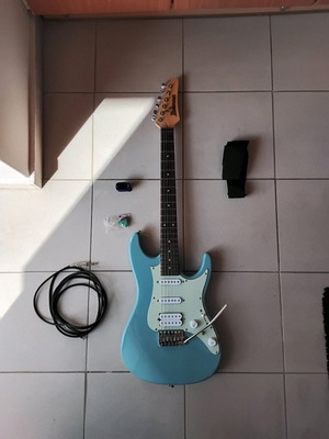 Ibanez AZES 40 like new guitar set with amplifier and pedalboard