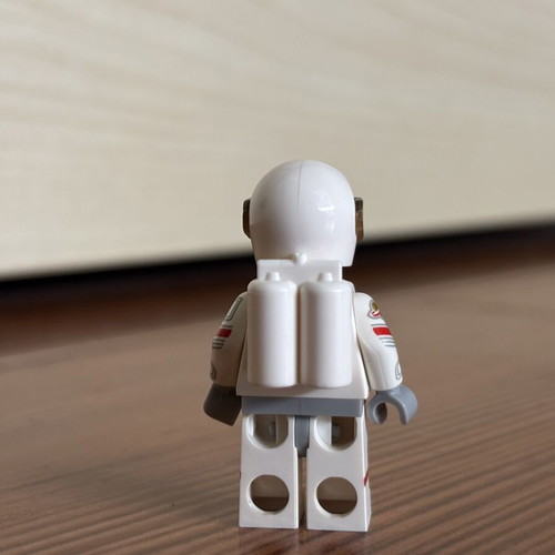 Lego Astronaut Series 15 collectible minifigure like new without accessories
