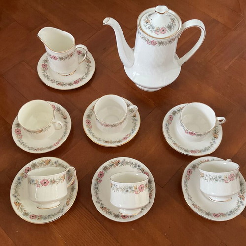 Royal Albert Paragon Belinda tea set, 6 cups with saucers, tall teapot and creamer
