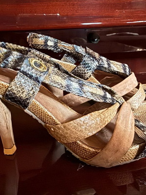 Πέδιλα Guess No37