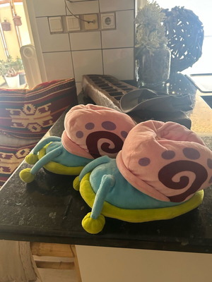 Garry slippers like new