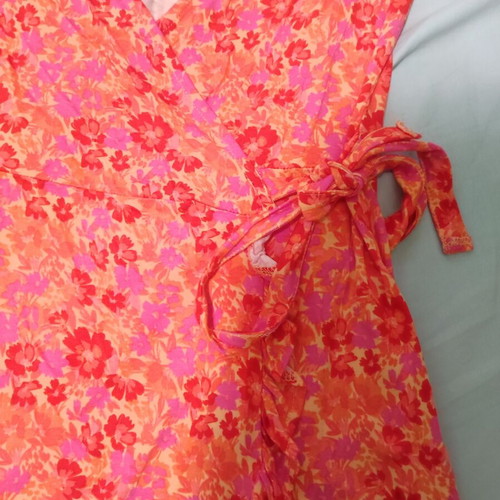 Wrap dress new with flowers small multicolor