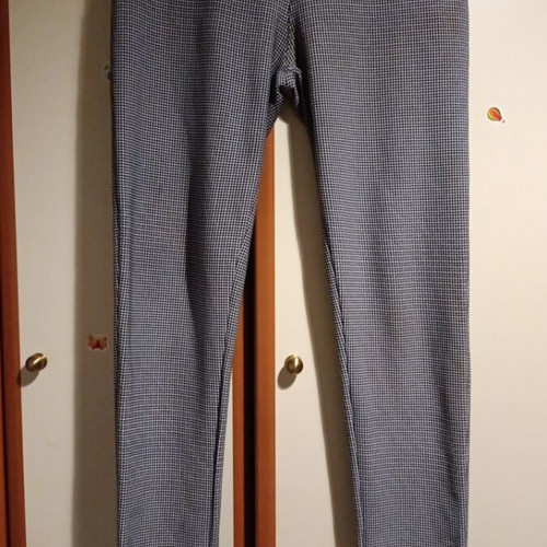 Elastic pants like new, black and white with buttons