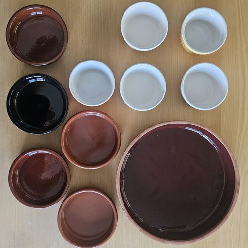 Ramekins and tart pan set like new, 10 ramekins and 1 tart pan